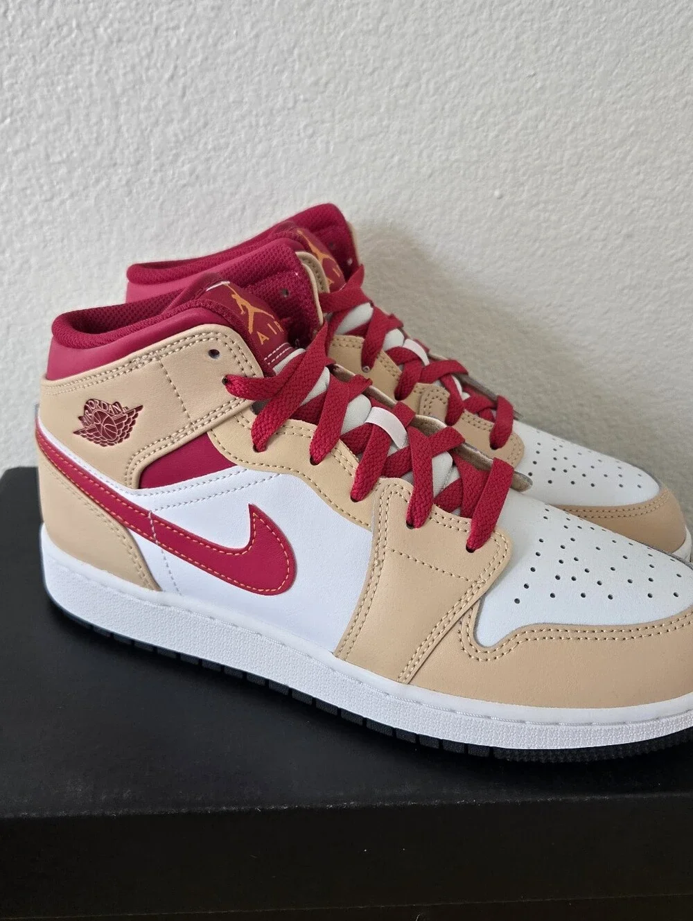 Air Jordan 1 Mid GS Light Curry‎ Cardinal Res size 7Y Women size 8.5 554725-201